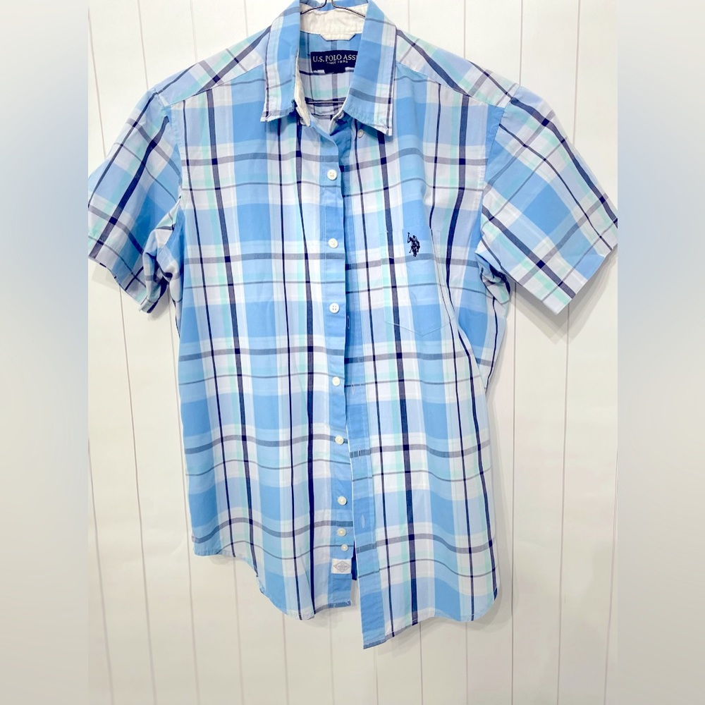 Mens U.S Polo ASSN M plaid short sleeve.